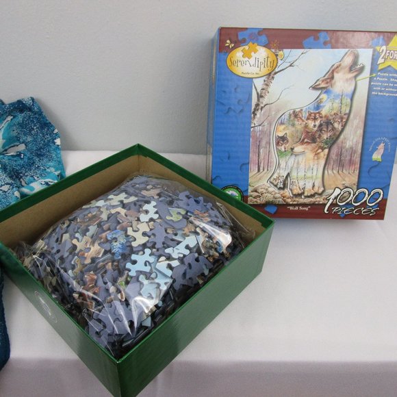 1000 Piece 2 in 1 Shaped Jigsaw Puzzle - Wolf Song by Serendipity - Picture 2 of 12